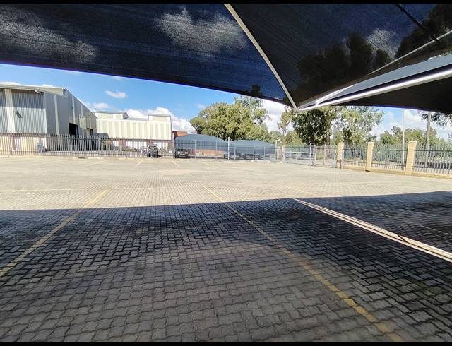 1,969M² INDUSTRIAL YARD TO LET IN DRIEHOEK